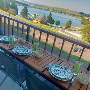  Appartement Situe En Plein Centre A Deux Pas Des Pistes.